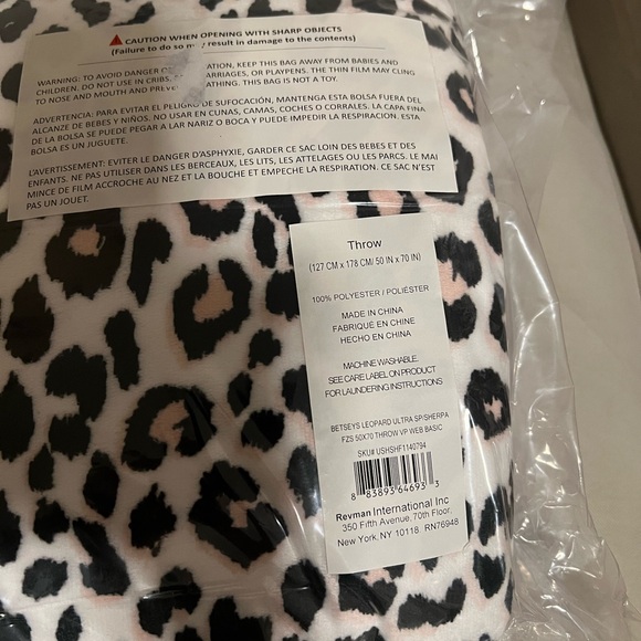 Betsey Johnson Leopard Throw Blanket - Picture 3 of 3